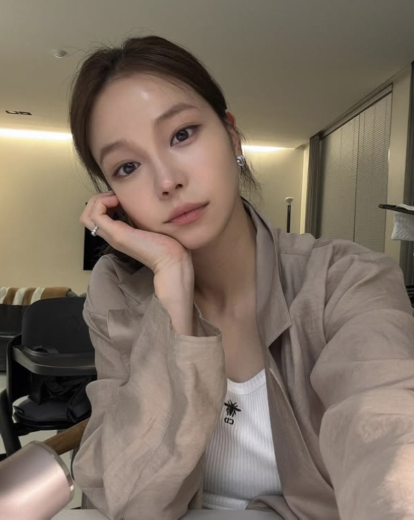"업소 출신 약쟁이, 유산해라"…지윤미, 도 넘은 악플러 법적대응→검찰 …