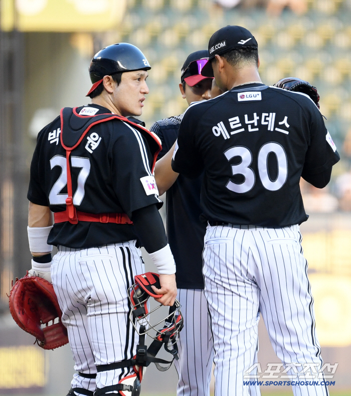 이 더위에 볼볼볼.. LG 에르난데스, 32구-27구-24구 → 3이닝 4볼넷 3실점. 조기 강판