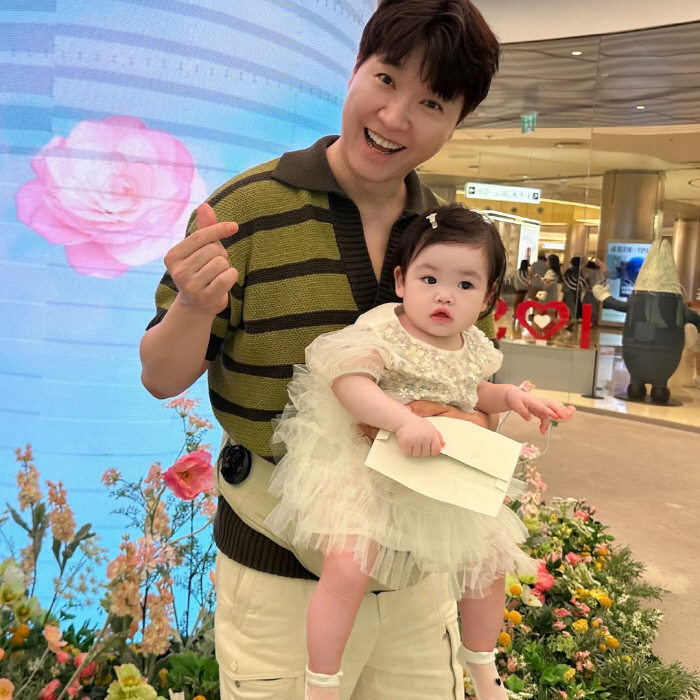 '54세' 박수홍, 9개월 딸 독박육아도 '거뜬'...