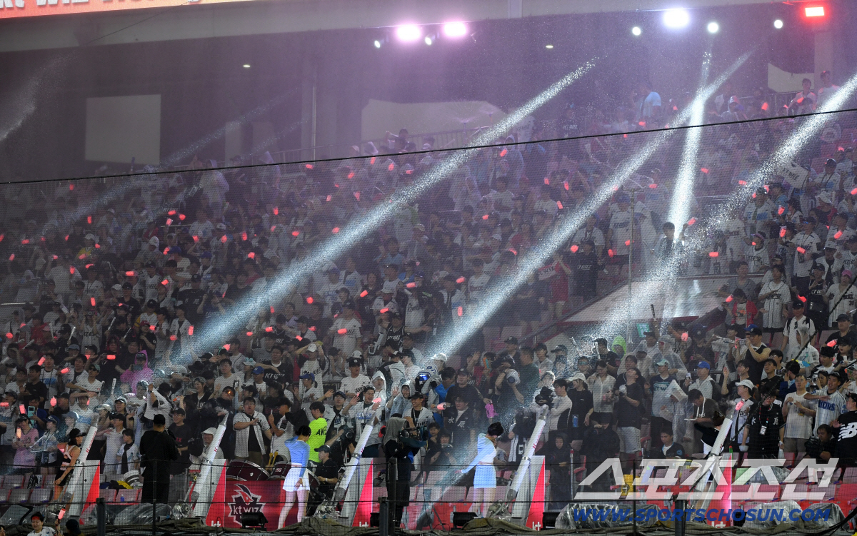 [포토] KT 위즈 워터페스티벌 '폭염 경보에도 만원 관중'