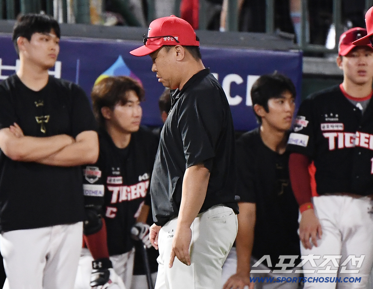 '이게 주루방해라고?' 발끈한 이범호 감독, 퇴장 각오한 폭풍항의 → 말…