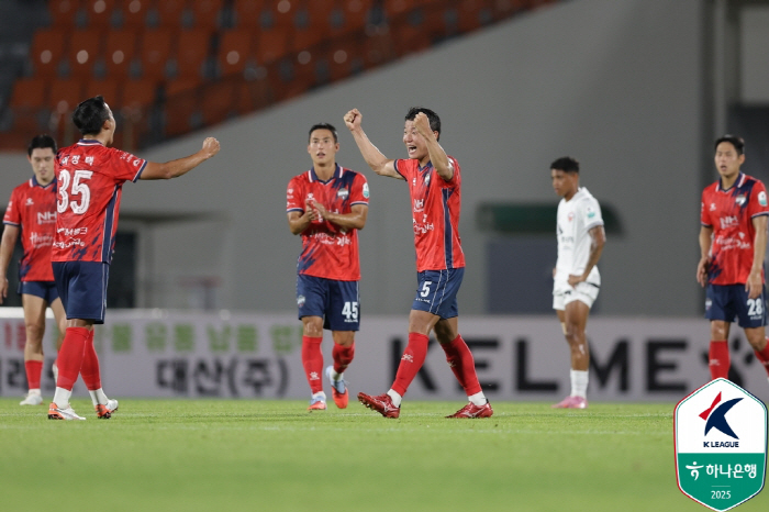 [현장리뷰]'박상혁→김이석→김강산 화력 폭발' 김천 상무, 제주 SK 3…