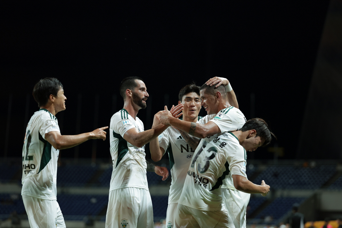 [K리그 리뷰]"티아고 극장골" 정말 대단한 전북, 광주 2-1 제압→2…