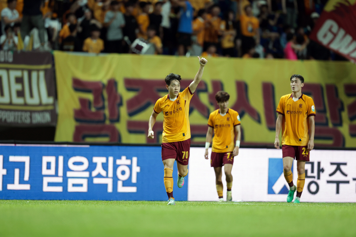 [K리그 리뷰]"티아고 극장골" 정말 대단한 전북, 광주 2-1 제압→2…