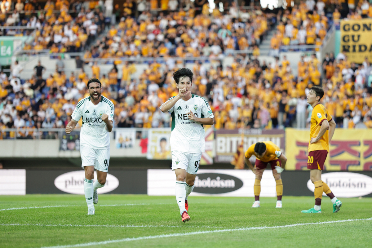 [K리그 리뷰]"티아고 극장골" 정말 대단한 전북, 광주 2-1 제압→2…