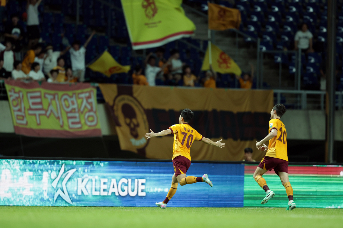 [K리그 리뷰]"티아고 극장골" 정말 대단한 전북, 광주 2-1 제압→2…
