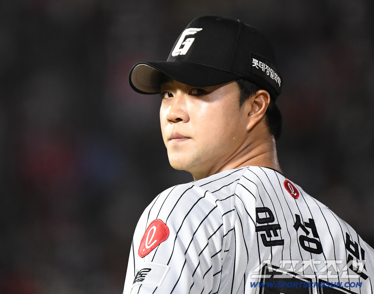 [포토] 9회초 등판하는 윤성빈