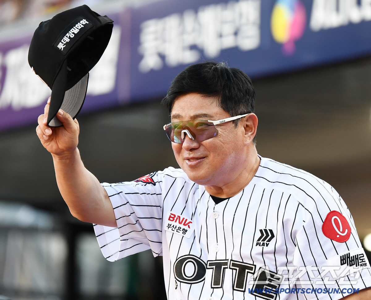 '퇴장불사' 꽃감독도 승부 뒤집지 못했다…황성빈 3출루+윤동희 3안타 3…