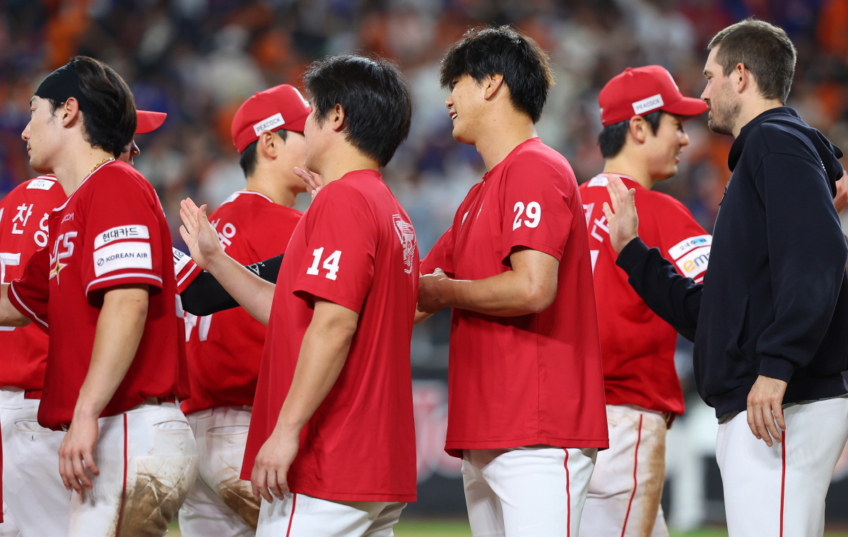 "현진이형은 나의 대투수, 다시 맞붙고 싶다" 세기의 대결 후에 전한 진…