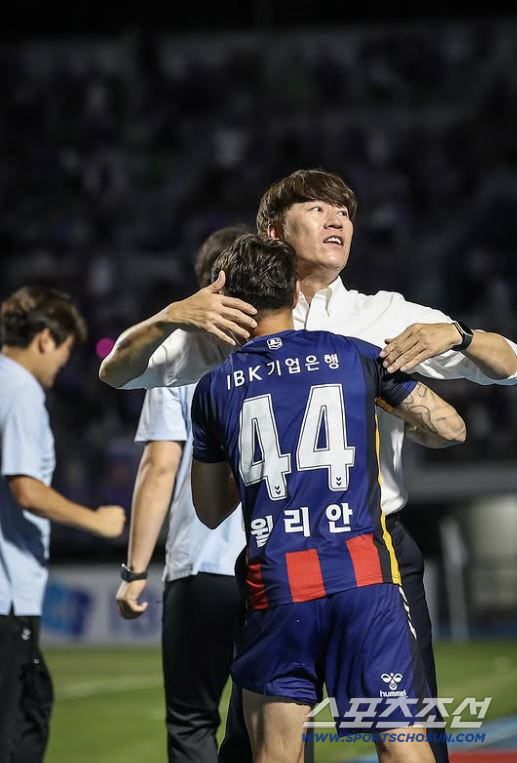 '샤프볼 첫3연승'김은중 수엡 감독"선실점 위기 극복한 우리 선수들 정말…