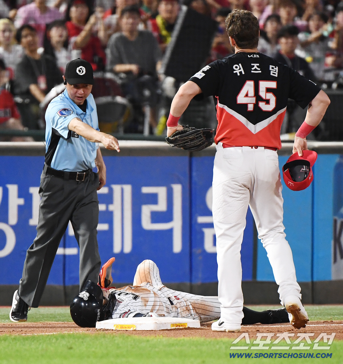 "감독님께 직접 피자 배달했죠" 치명적 실책 떨쳐낸 마황, 되찾은 미소 …