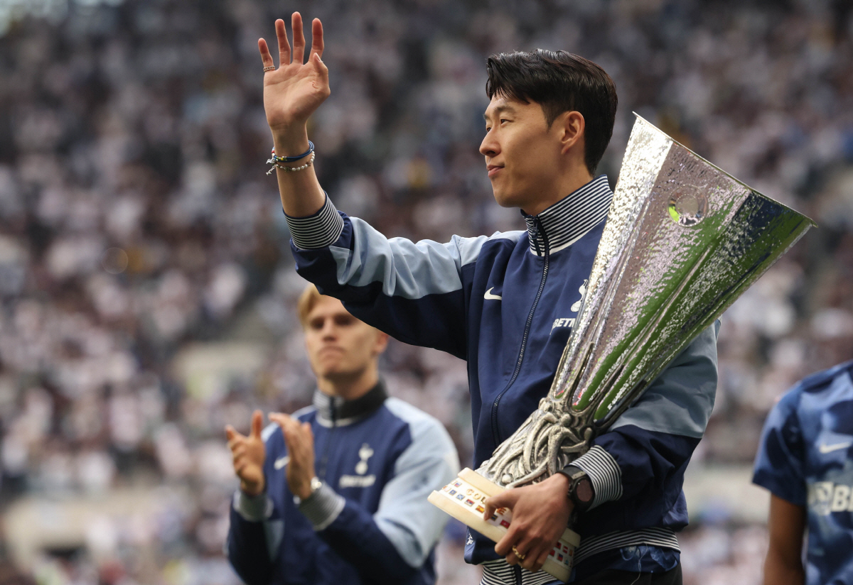 "손흥민 설득차 영국행" LAFC는 진심, 이제 결정은 SON에게…한국 …