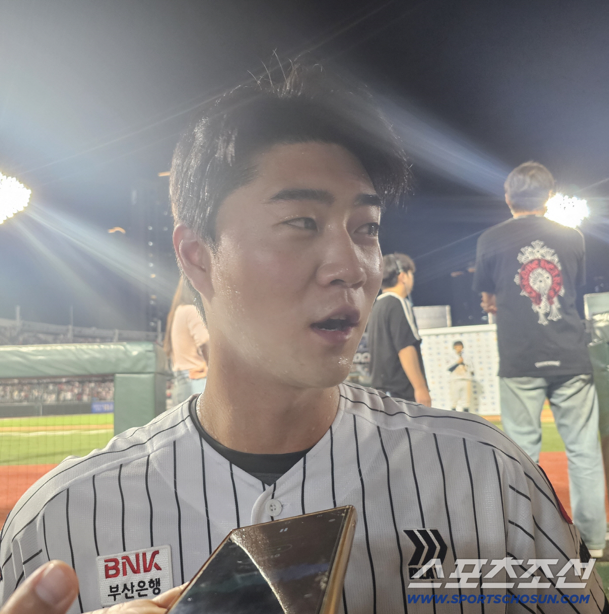 '156㎞' 찍고도 "세게 던진 것 아냐, 160km 기대하라" 말하는 …