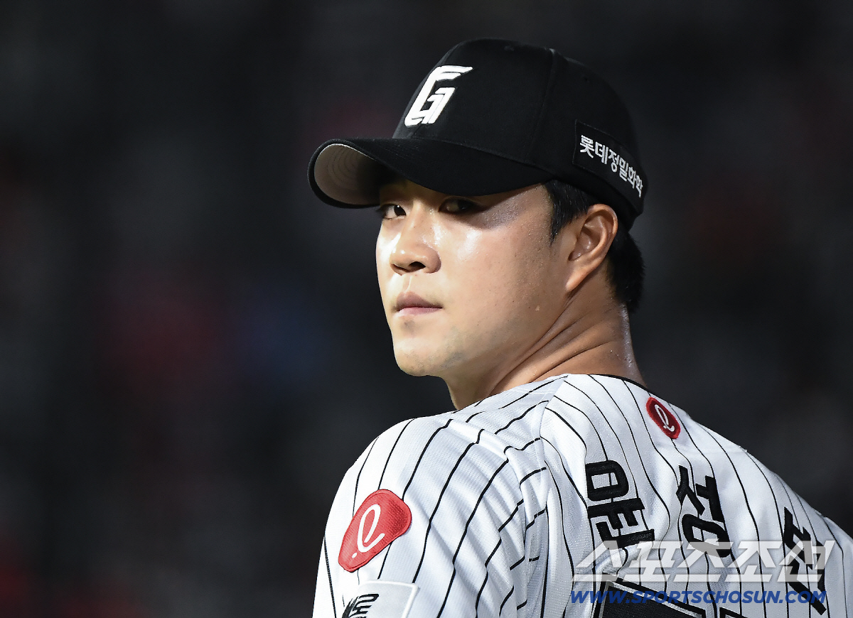'156㎞' 찍고도 "세게 던진 것 아냐, 160km 기대하라" 말하는 …