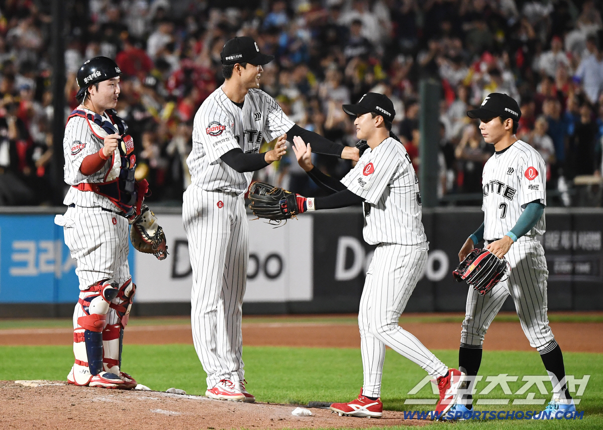 '156㎞' 찍고도 "세게 던진 것 아냐, 160km 기대하라" 말하는 …