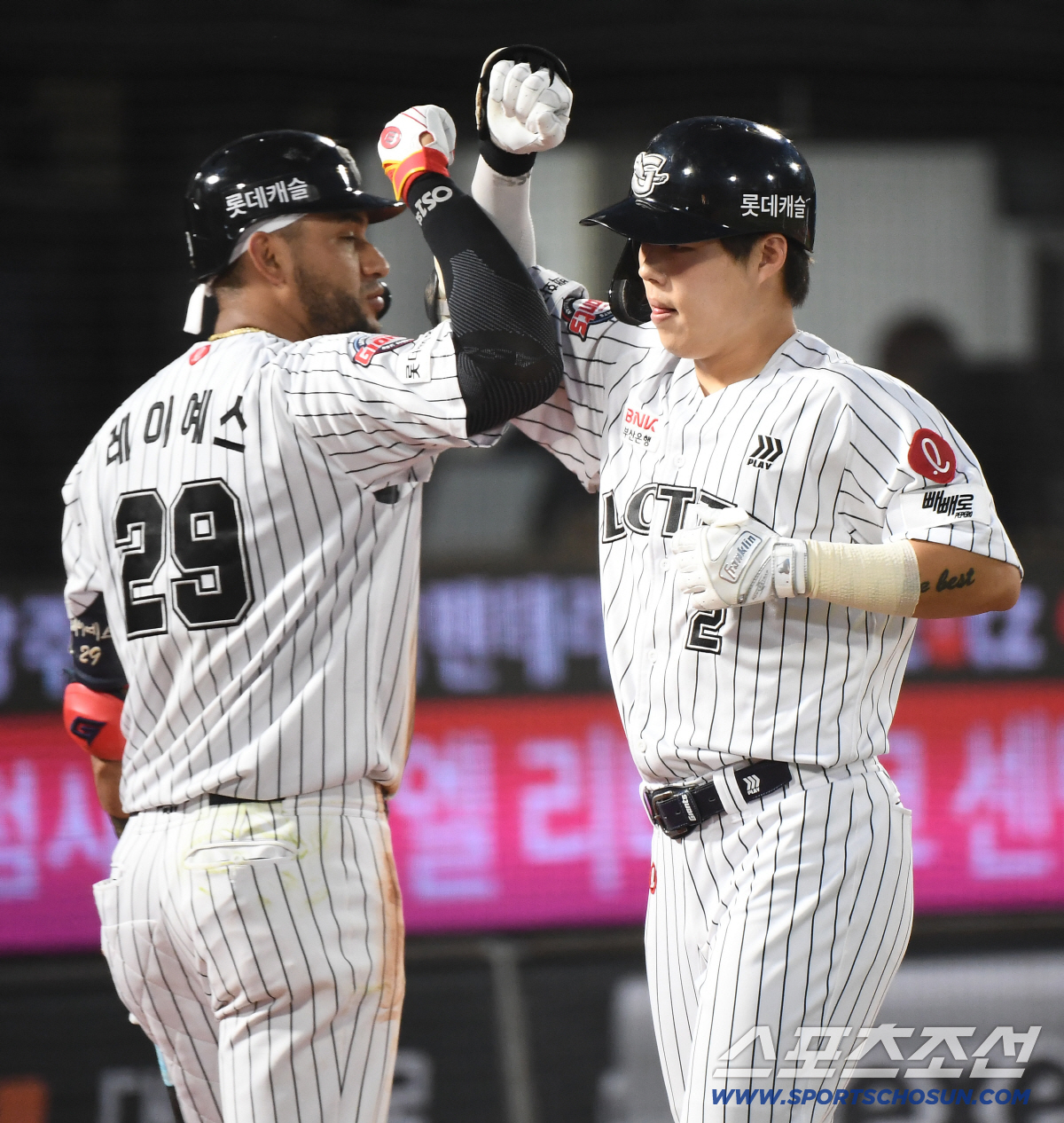 '완전체' 되자 4연승 → 3위 자리잡은 롯데…"이제 힘이 붙었다" 김태…