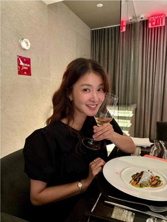 이시영, 이혼 후 둘째 임신중인데...뉴욕서 와인+칵테일바까지 