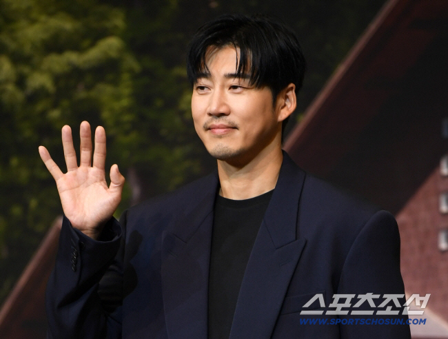 윤계상, 호스트 연기 위해 4개월간 '매일 밤 술+토'…"여성 팬 다 떨…