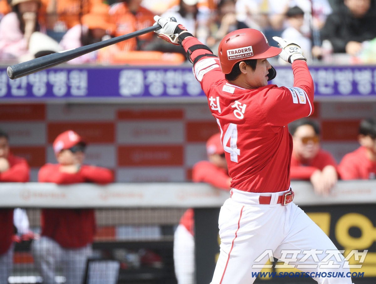 '대체 얼마만이냐! 최정 연타석포' SSG, 선두 한화 잡고 위닝시리즈[…