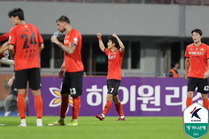 말컹의 '멀티골'에도, 울산 웃지 못했다...'홍 철 극장골' 울산-강원…