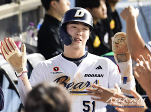 '견제구 13번' 던진 김진성 다시 만난 조수행, 안타 치고 2루, 3루 돌아 득점까지... 질주는 멈추지 않았다[잠실현장]