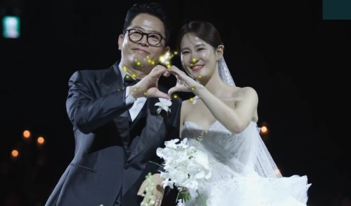 김준호♥김지민, 눈물 터진 결혼식 비하인드...母 축사에 '뭉클'