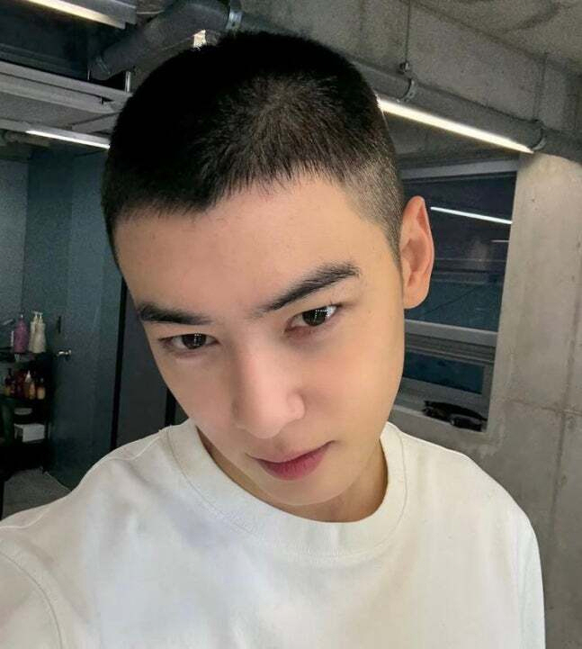 [공식] '까까머리' 차은우 오늘(28일) 현역 입대했는데..'퍼스트 라…