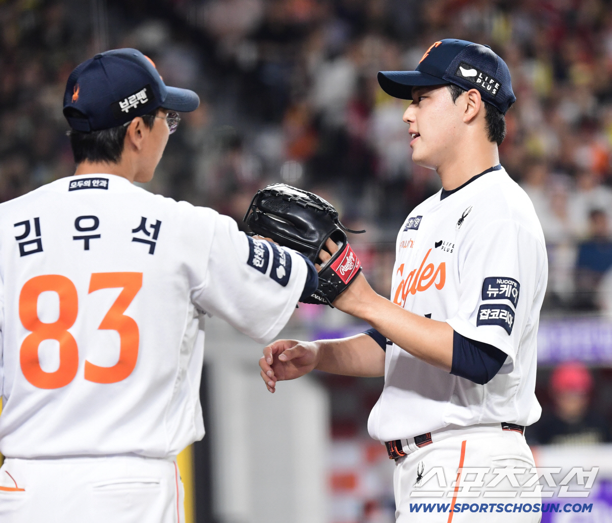 "한화 투수들 다 ML급" "돌덩이 날아오는 줄" 155km 던지는 막내…