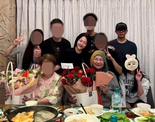 "묘비 껴안고 키스" 구준엽, 故서희원 묘소 목격담..보는 사람도 '눈물…