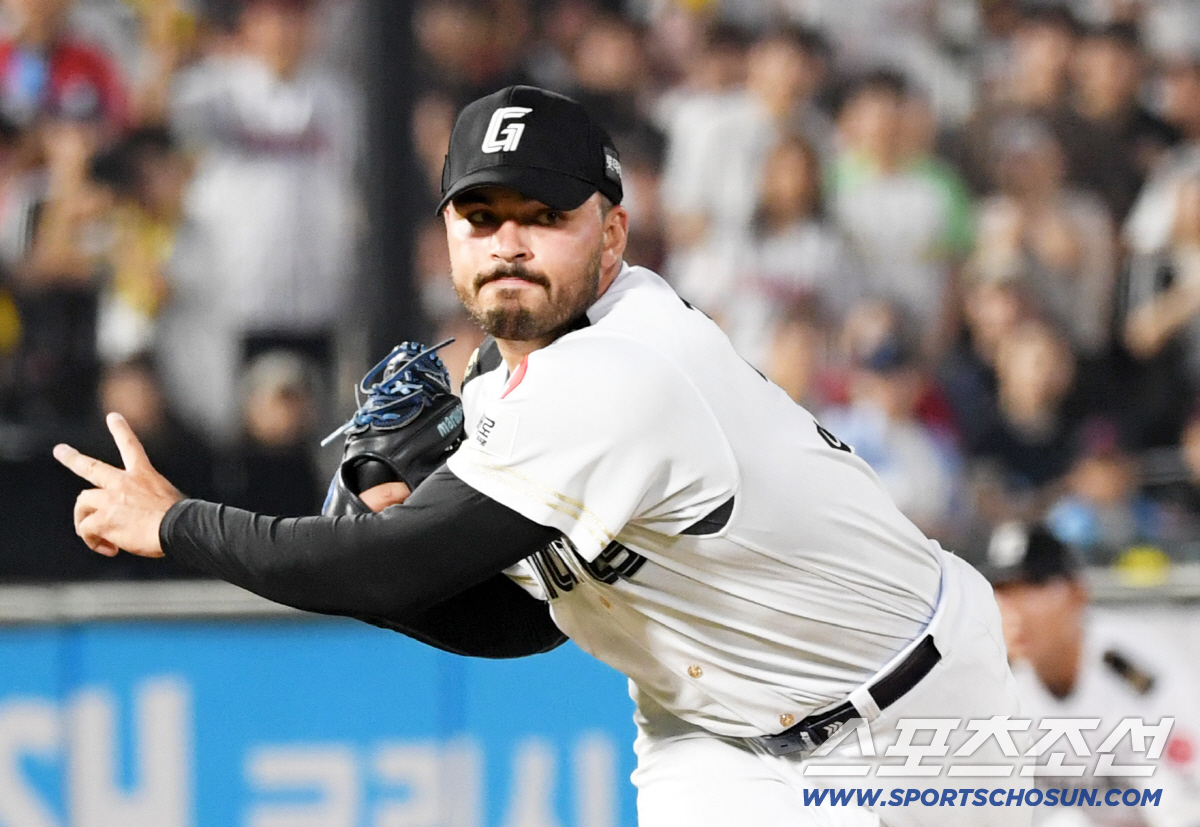 '7승+ERA 1.94' 3위 롯데 이끄는 구세주 감보아 → 개인 최다이…