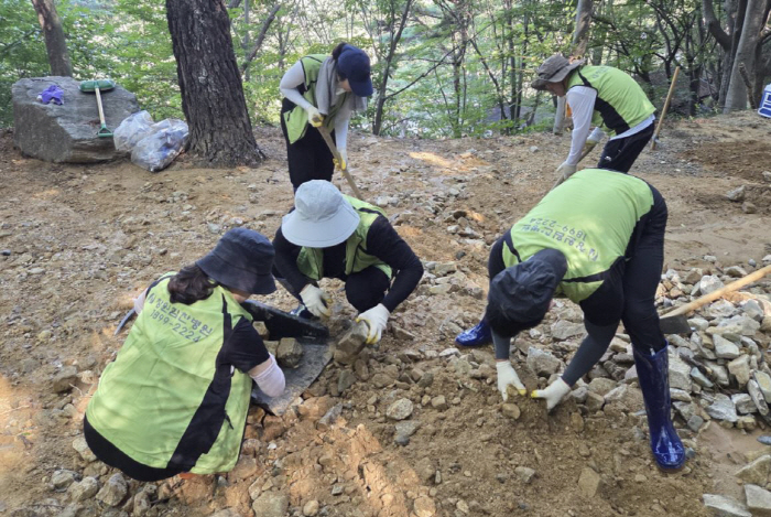 "의료지원 대신 구슬땀"…창원힘찬병원, 산청군 수해복구 동참
