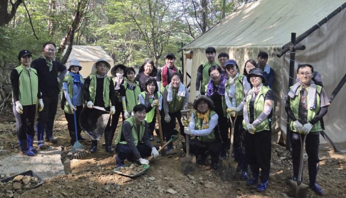 "의료지원 대신 구슬땀"…창원힘찬병원, 산청군 수해복구 동참