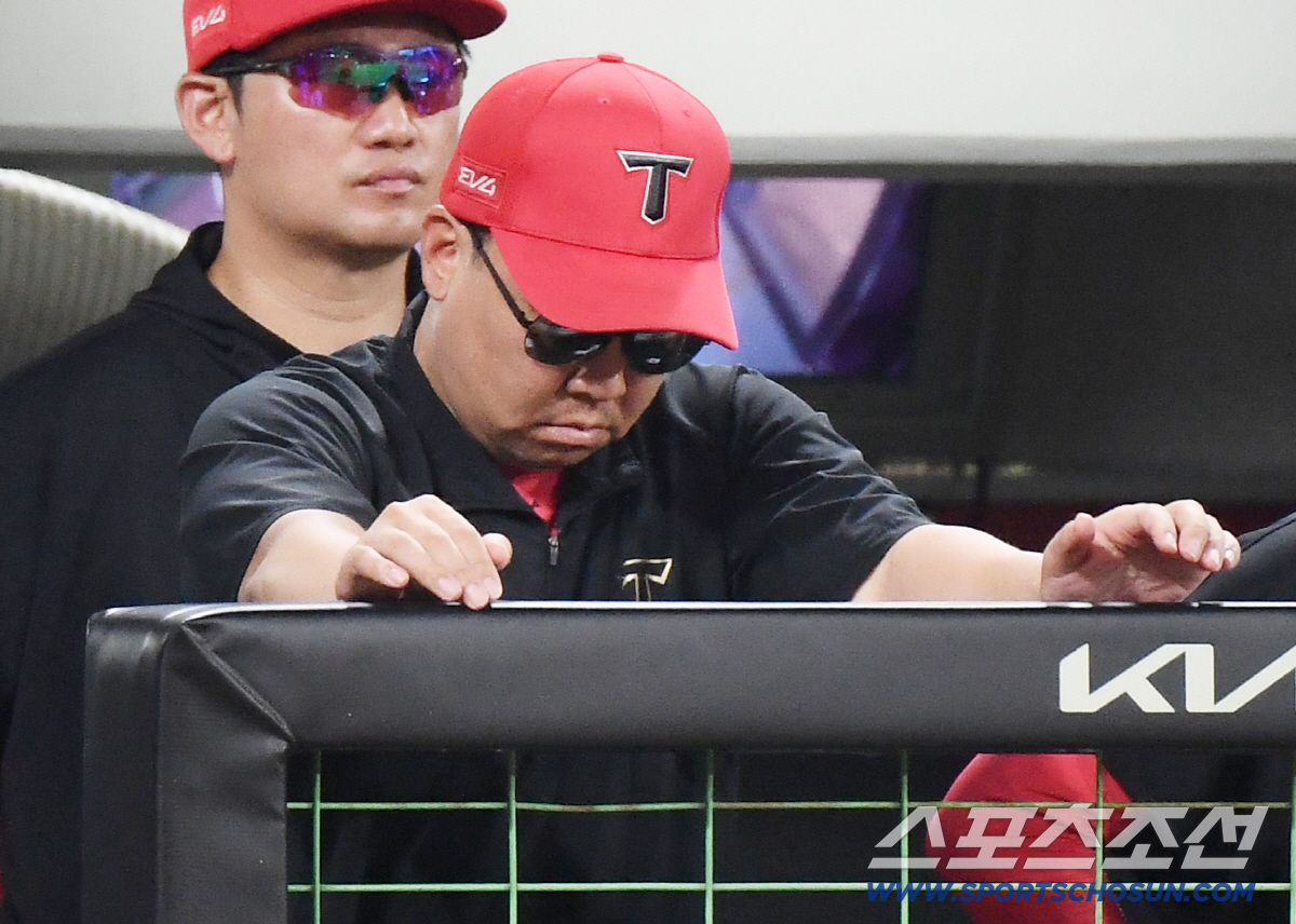 '충격 트레이드만 2번' 52억 아낀 것 맞나…KIA '9위' 해결 못하…