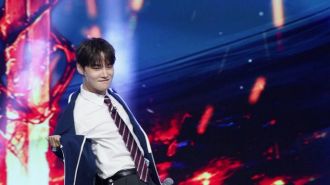 [SC리뷰] 박서진, 재킷 벗고 꽃가루까지…'한일톱텐쇼'서 테토남 완벽 …