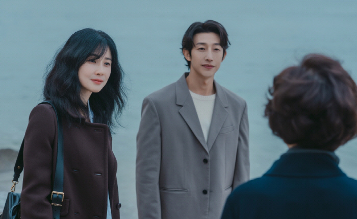 '지성♥'이보영, 바닷가서 은밀하게 누구 만났나…비밀 회동 포착(메리 킬…
