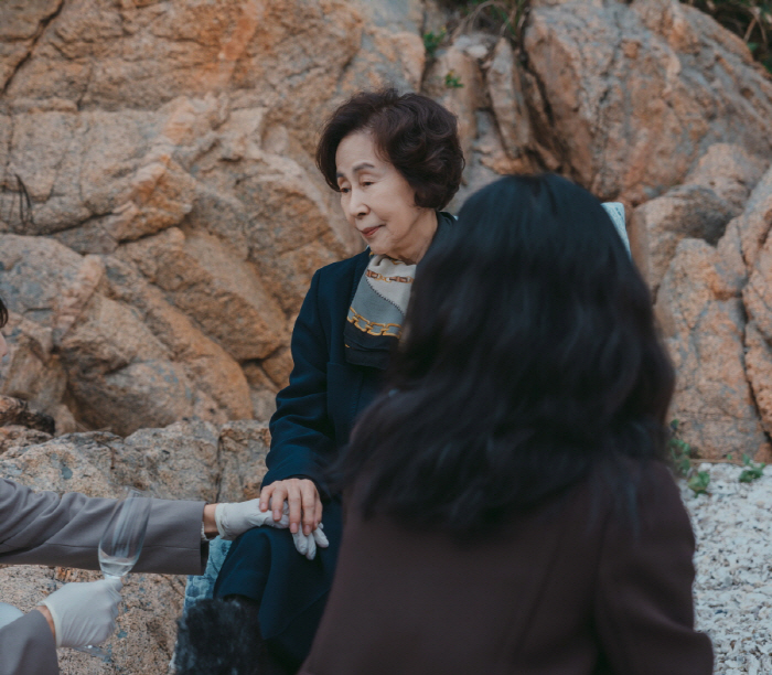 '지성♥'이보영, 바닷가서 은밀하게 누구 만났나…비밀 회동 포착(메리 킬…