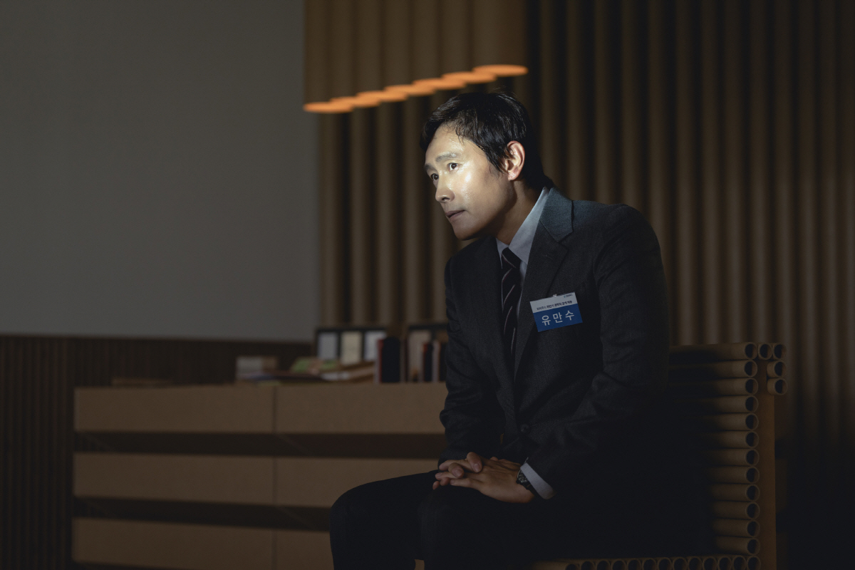 이쯤되면 '국대' 배우..이병헌, 세 번째 만남 박찬욱作 '어쩔수가없다'…