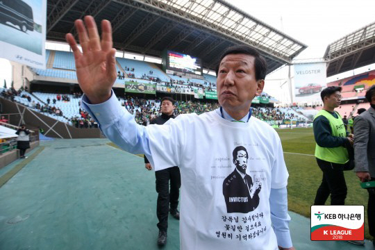 '난 한놈만 패!' 수원만 만나면 펄펄 나는 김도균 감독, 특정팀 잡는 …