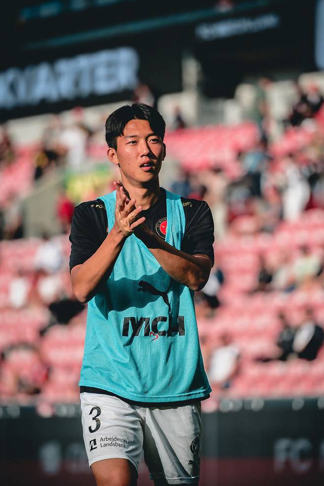 '韓 특급 재능' 김민재 후계자 제대로 부활! '센터백 레전드' 홍명보 …