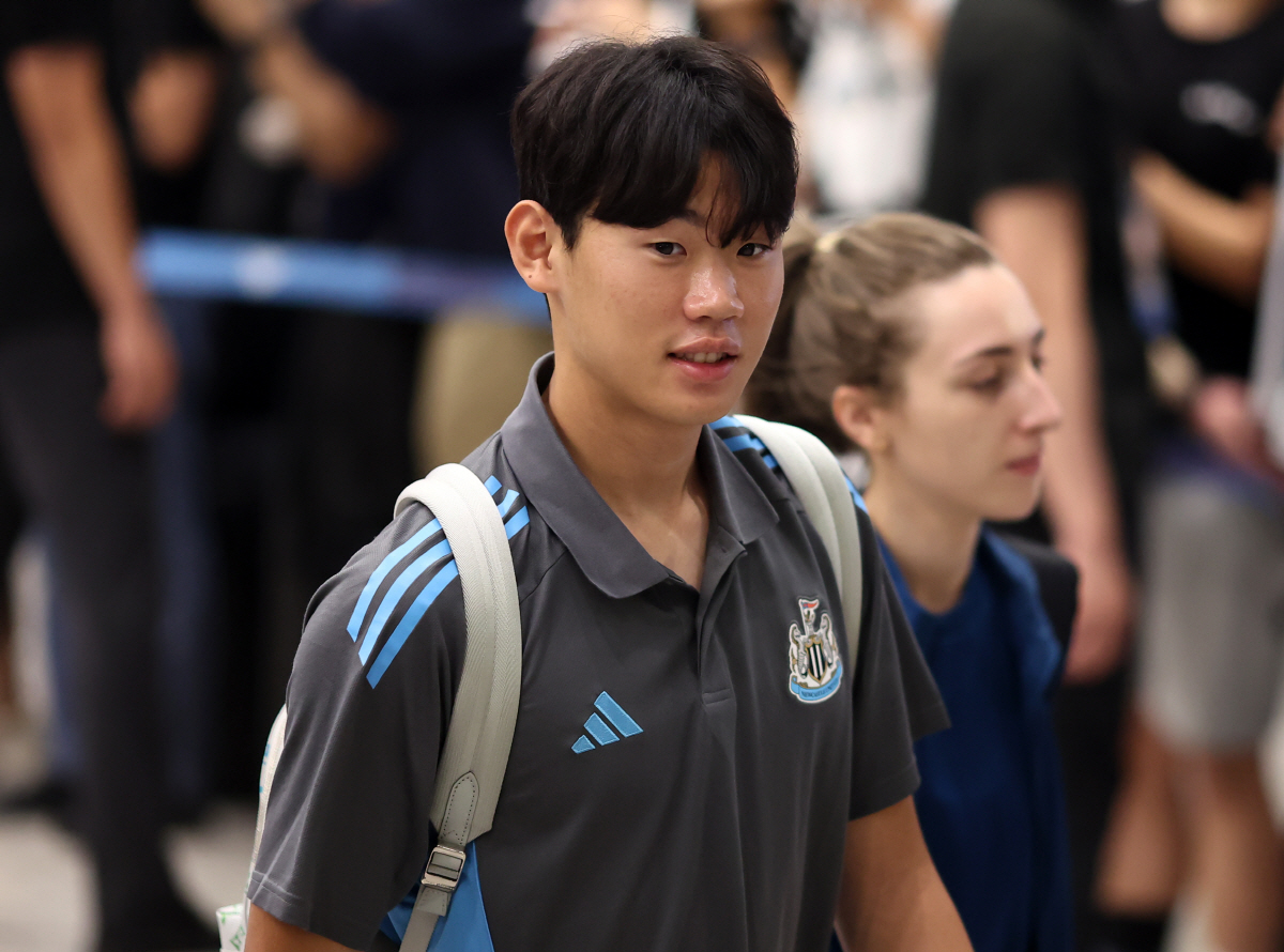 박승수가 태극기를 펼쳤다, 'EPL 명가' 뉴캐슬이 133년만에 한국땅을…