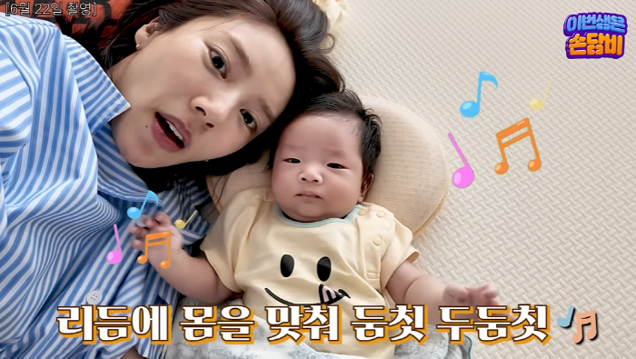 손담비, 100일 된 딸 '2개 국어' 조기교육 시작했다..450만원짜리 영어책 선물