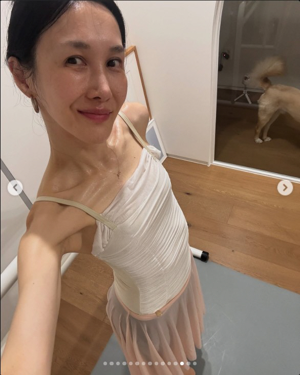 '엄태웅♥' 윤혜진, 앙상하게 드러난 '팔 다리'… 발레리나 시절 그대로