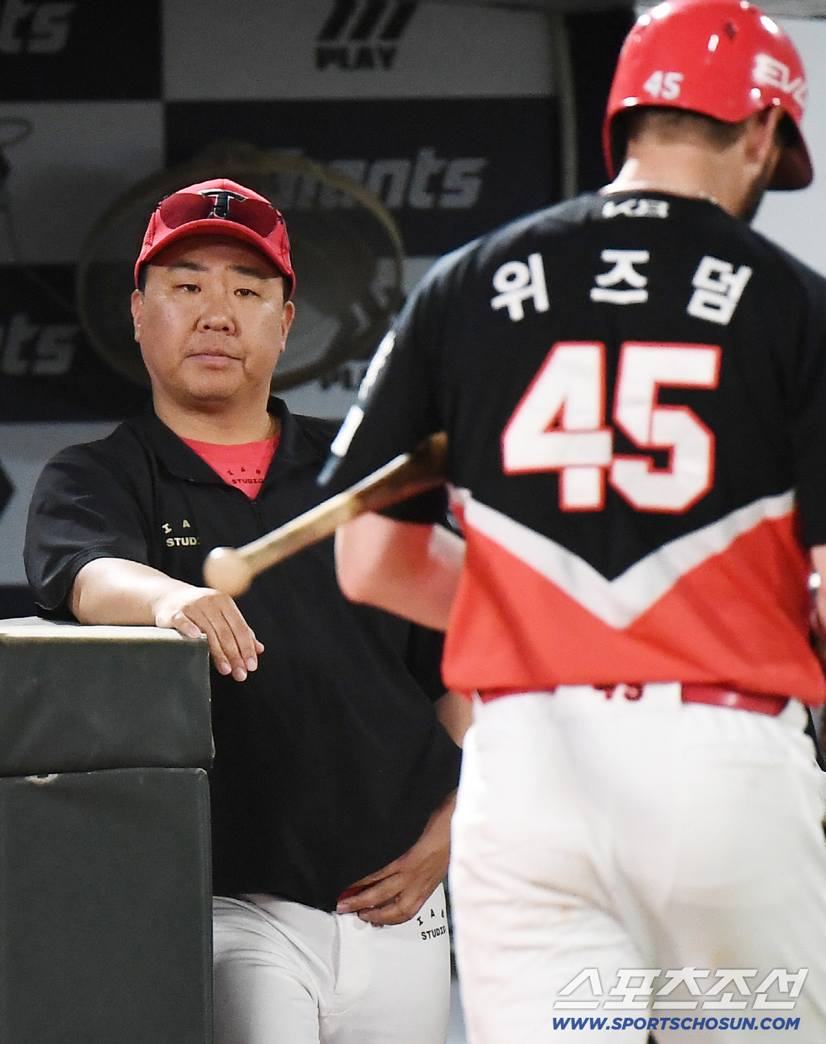 이범호 KIA 감독, 트레이드 일문일답 "비즈니스적으로 굉장히 중요한 시…