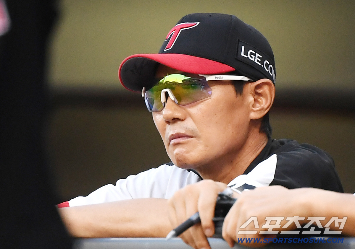 한화 2G차 추격 기회 날린 황당 주루사...염경엽 감독 "야구하면서 풀…