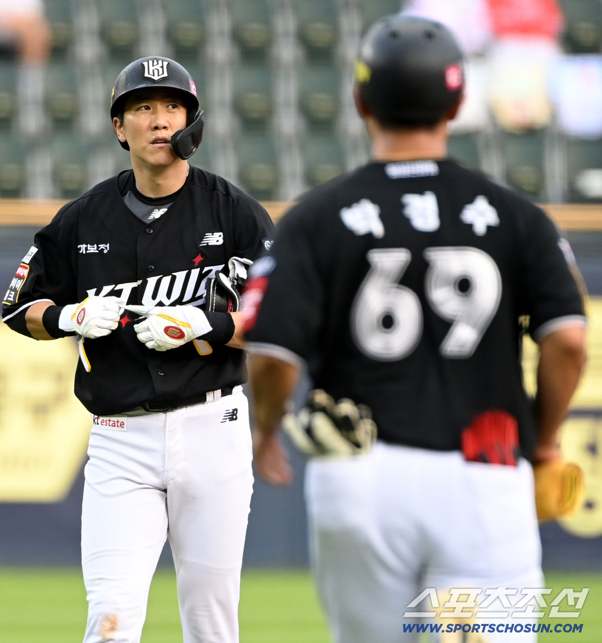 [포토] 오윤석, 선취 2타점 2루타 폭발