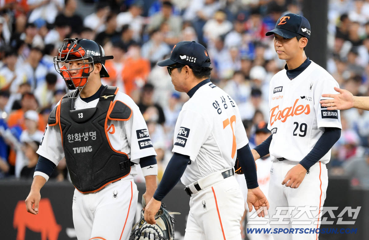 후반기 선발 전격 합류…'1이닝 3홈런 악몽'→"심기일전" 격려했지만 2…
