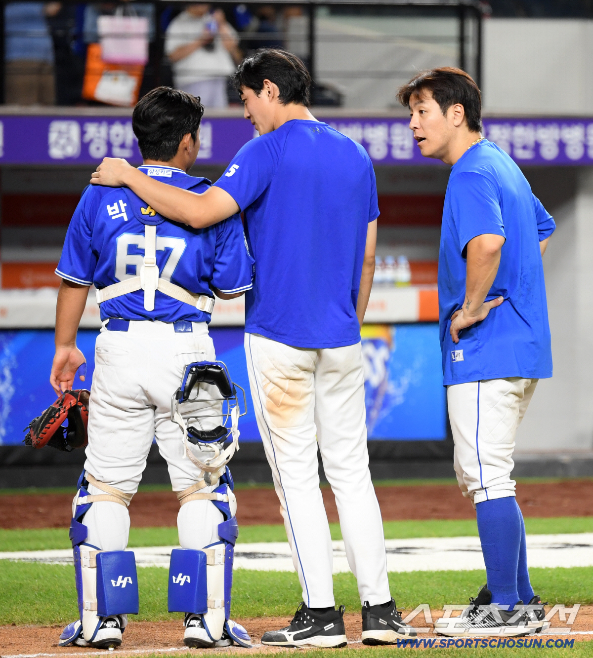 [포토] 삼성 박진우-구자욱-강민호 '후배부터 챙기는 두 선배'