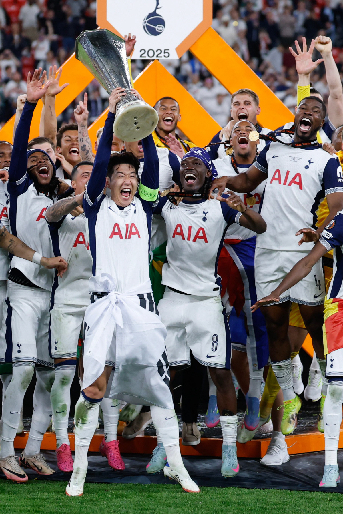 대반전! "손흥민 다음 시즌도 중요한 역할 맡는다"→LAFC 이적 무산?…