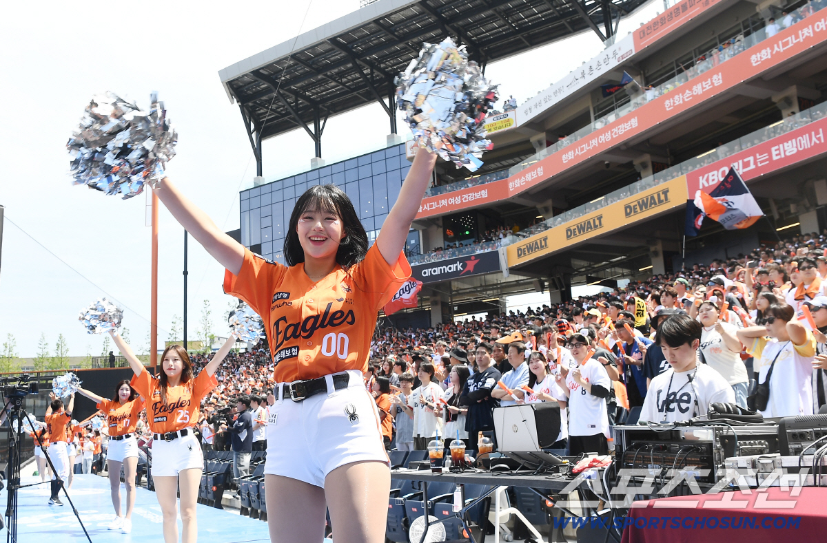 선예매 취소표→암표상까지…1200만 관중시대, 불청객과의 전쟁에 '몸살'…