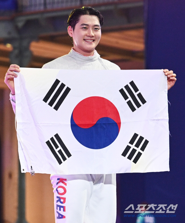 오상욱 "전 세계서 제일 잘생긴 펜싱 선수 선정..브라질 인기 폭발" 부…